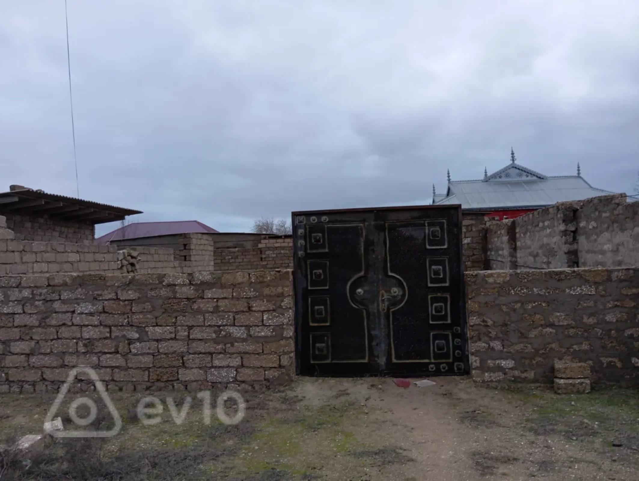 Satılır 3 otaqlı həyət evi 400 m²