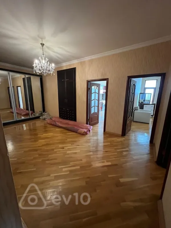 Kirayə verilir 3 otaqlı yeni tikili 142 m²