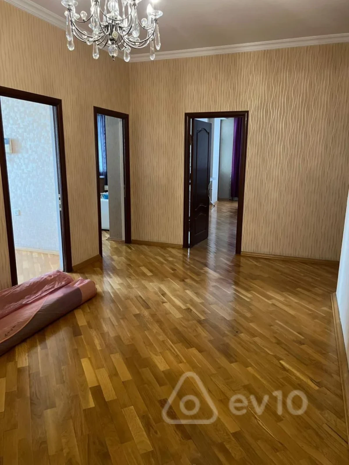 Kirayə verilir 3 otaqlı yeni tikili 142 m²