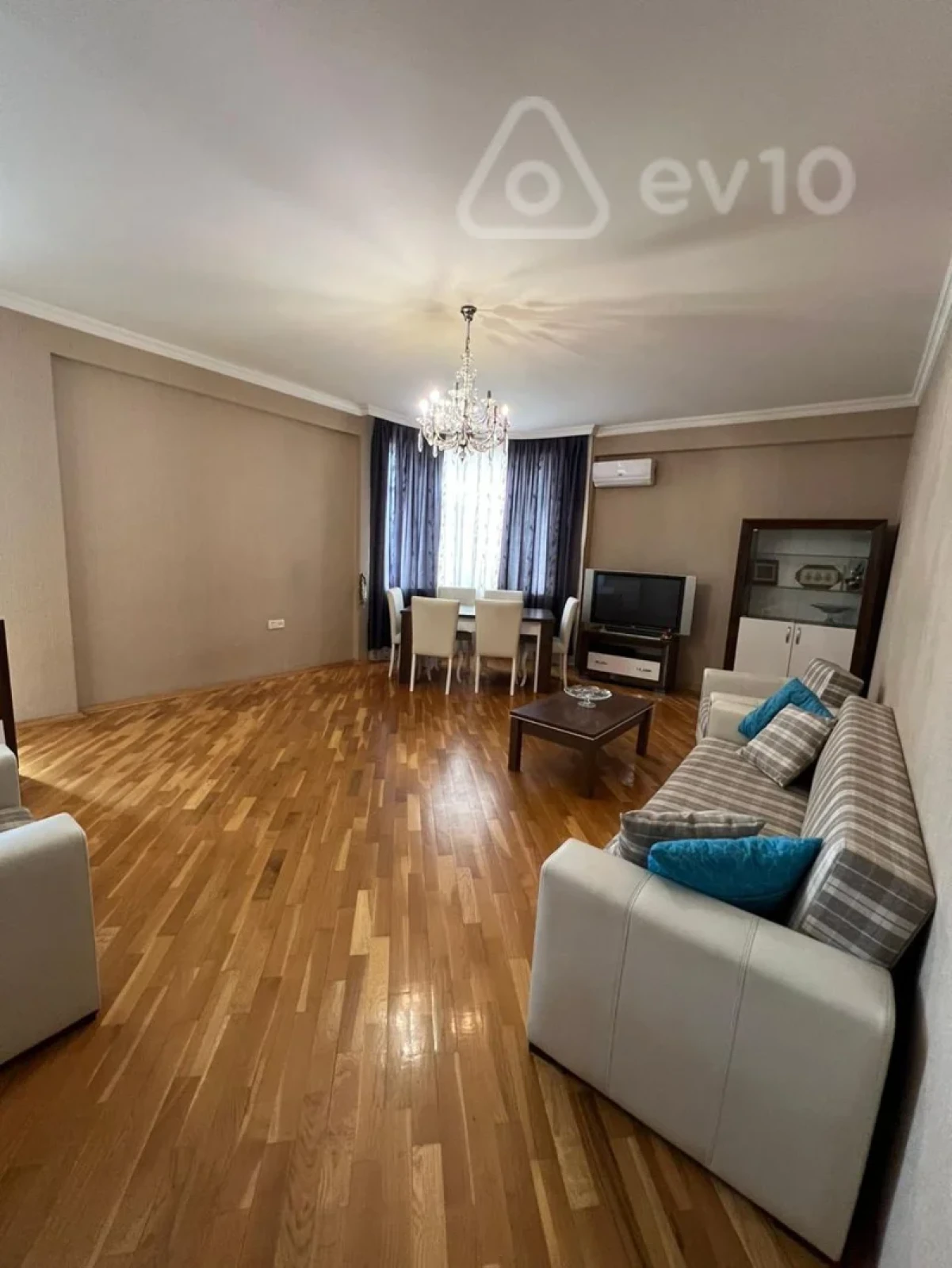 Kirayə verilir 3 otaqlı yeni tikili 142 m²