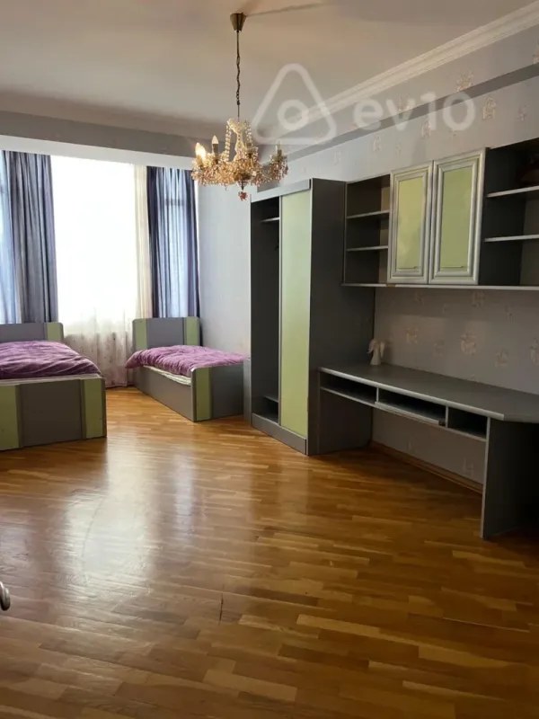 Kirayə verilir 3 otaqlı yeni tikili 142 m²
