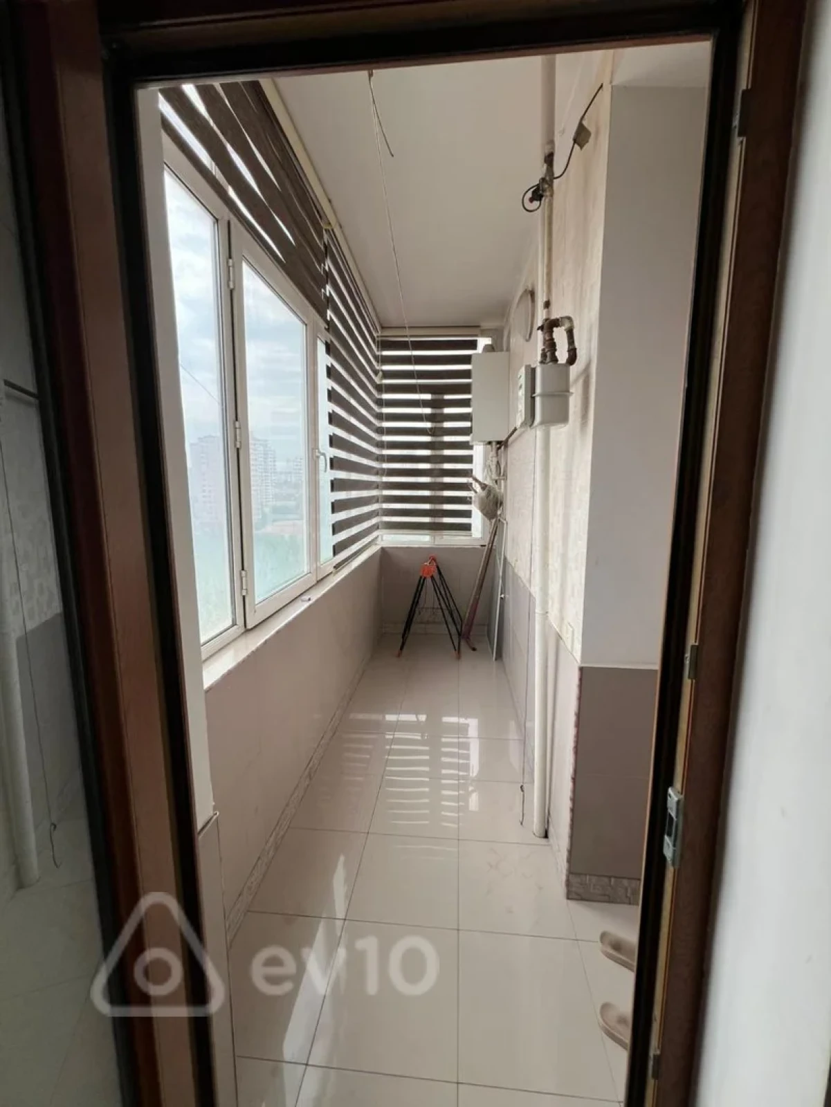 Kirayə verilir 3 otaqlı yeni tikili 142 m²