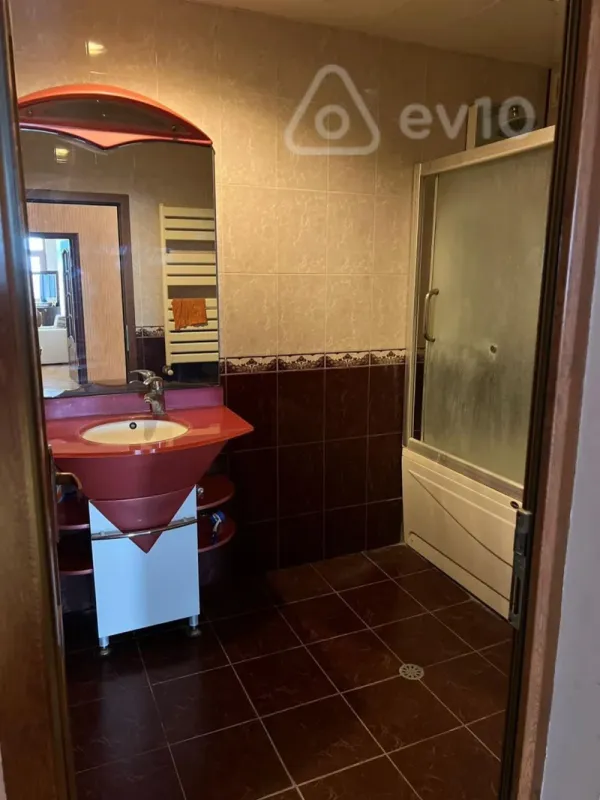 Kirayə verilir 3 otaqlı yeni tikili 142 m²