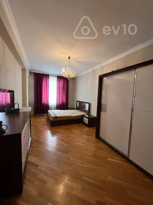 Kirayə verilir 3 otaqlı yeni tikili 142 m²