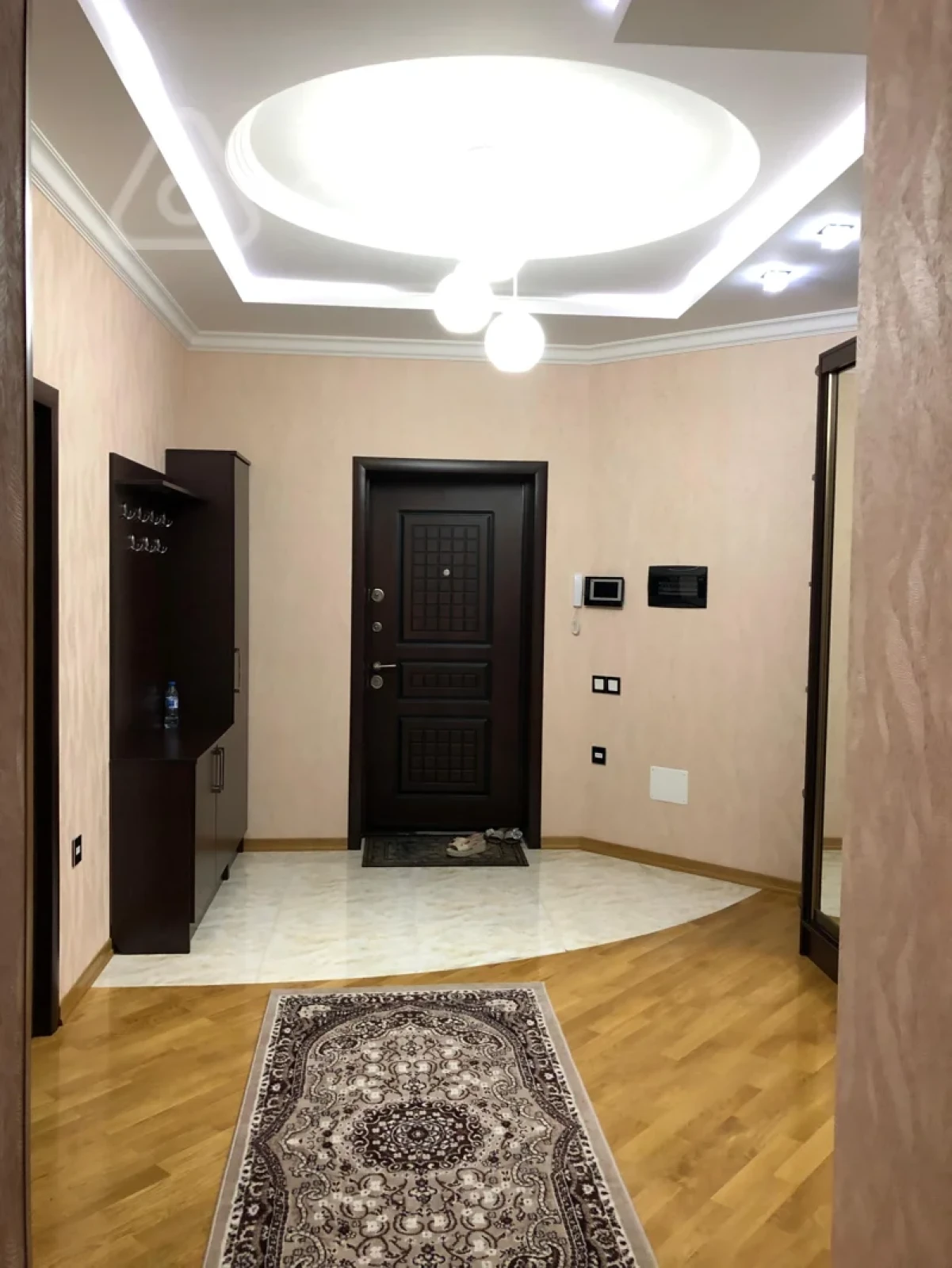 Kirayə verilir 2 otaqlı yeni tikili 109 m²