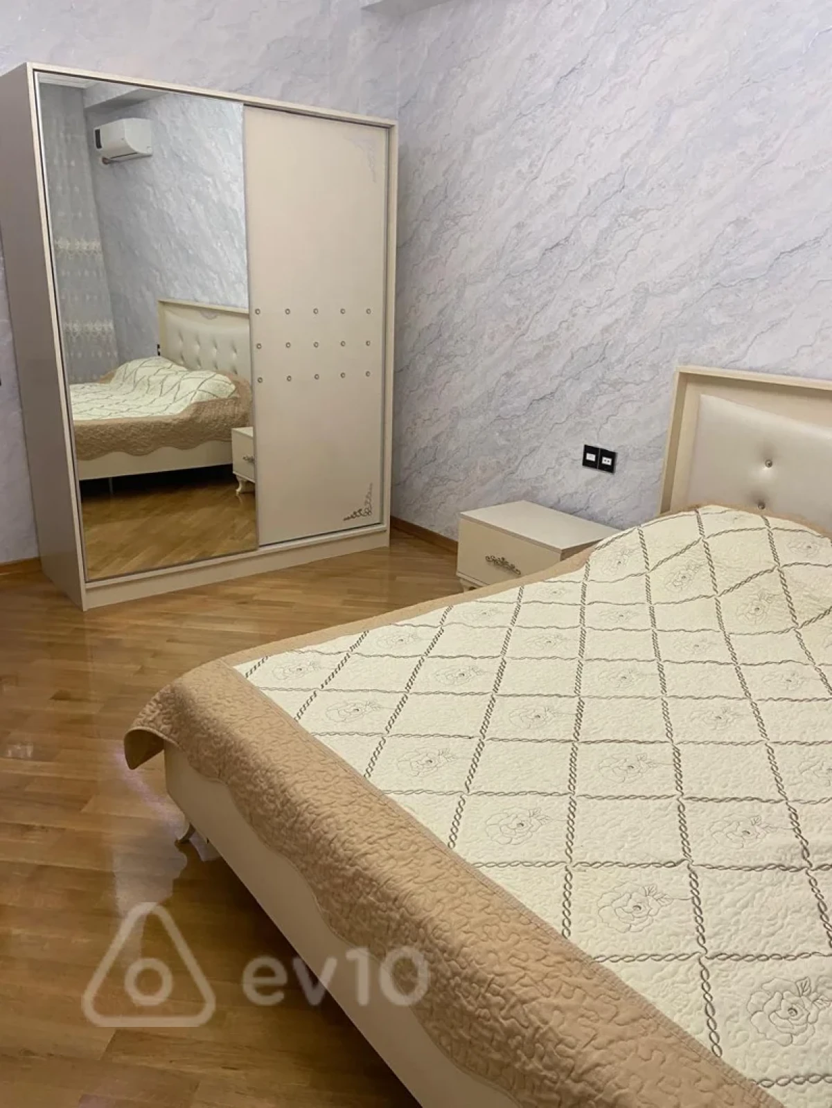 Kirayə verilir 2 otaqlı yeni tikili 109 m²