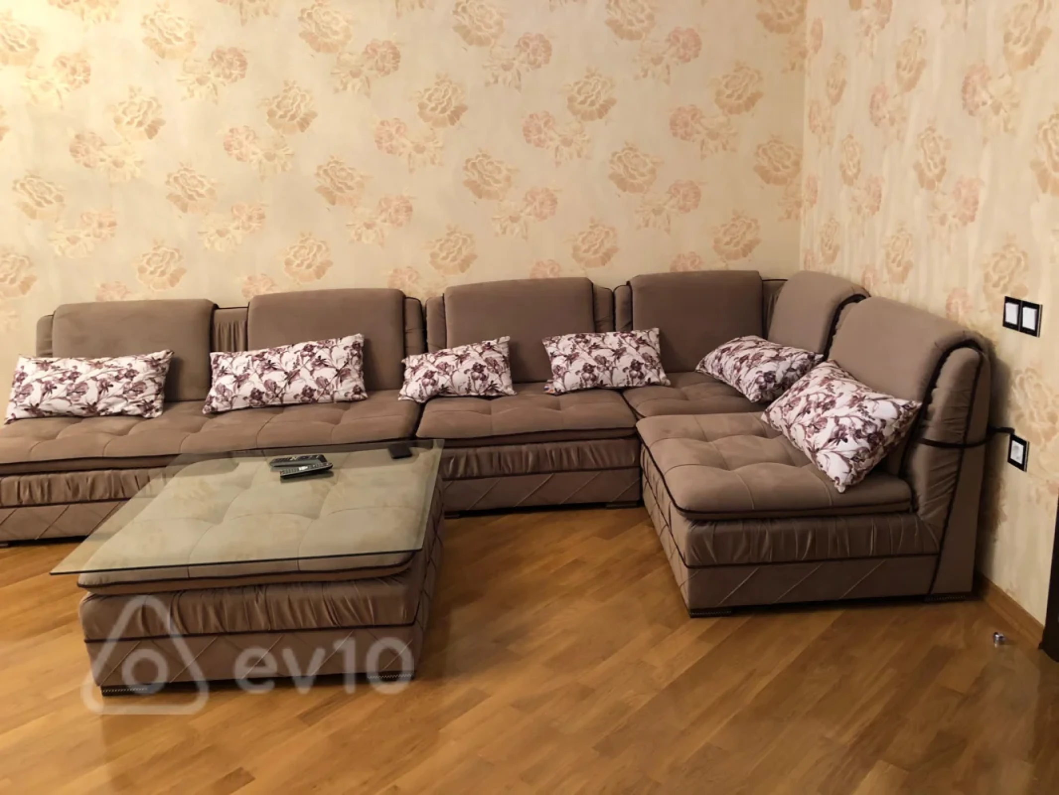 Kirayə verilir 2 otaqlı yeni tikili 109 m²