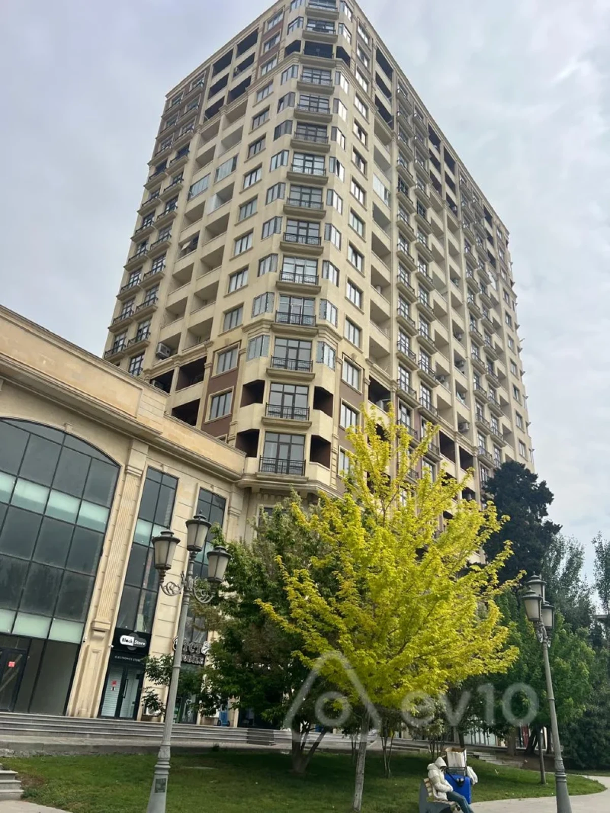 Kirayə verilir 2 otaqlı yeni tikili 104 m²