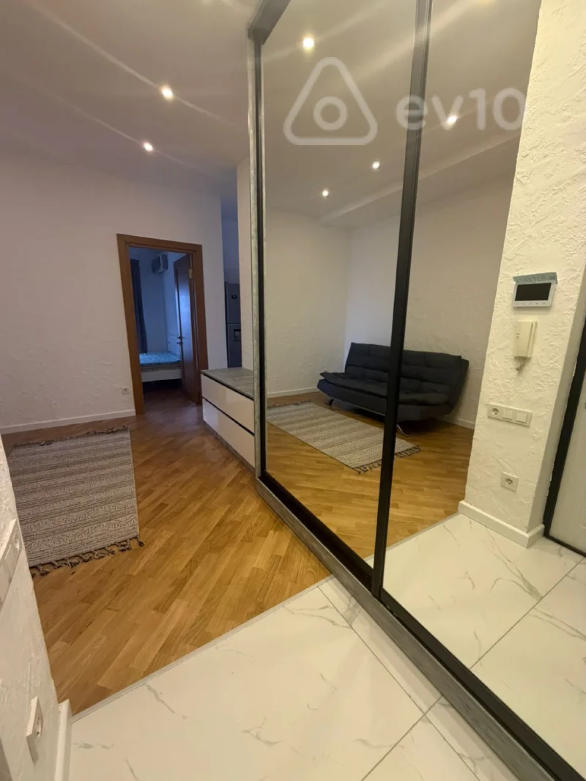 Kirayə verilir 3 otaqlı yeni tikili 60 m²