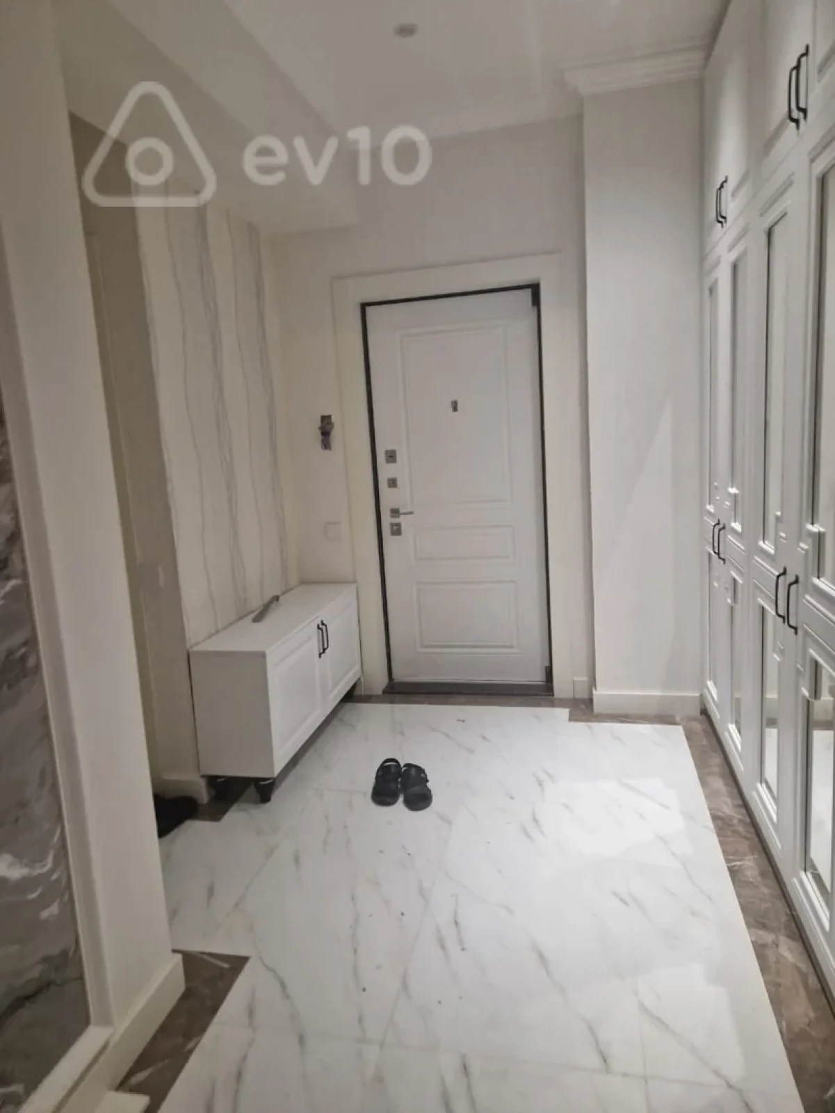 Kirayə verilir 2 otaqlı yeni tikili 112 m²