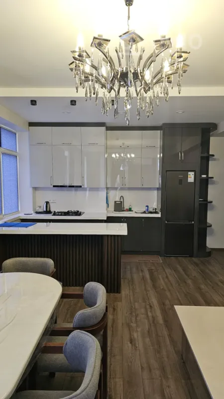 Kirayə verilir 3 otaqlı yeni tikili 120 m²