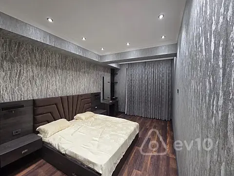 Kirayə verilir 2 otaqlı yeni tikili 78 m²