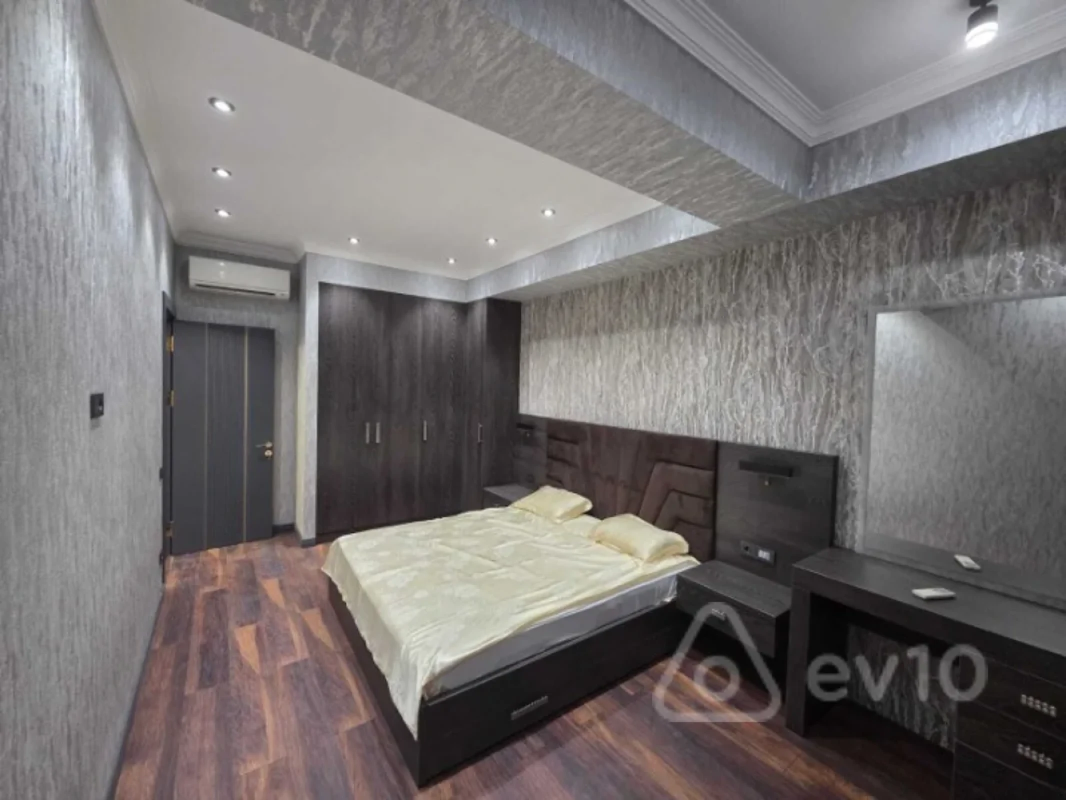 Kirayə verilir 2 otaqlı yeni tikili 78 m²