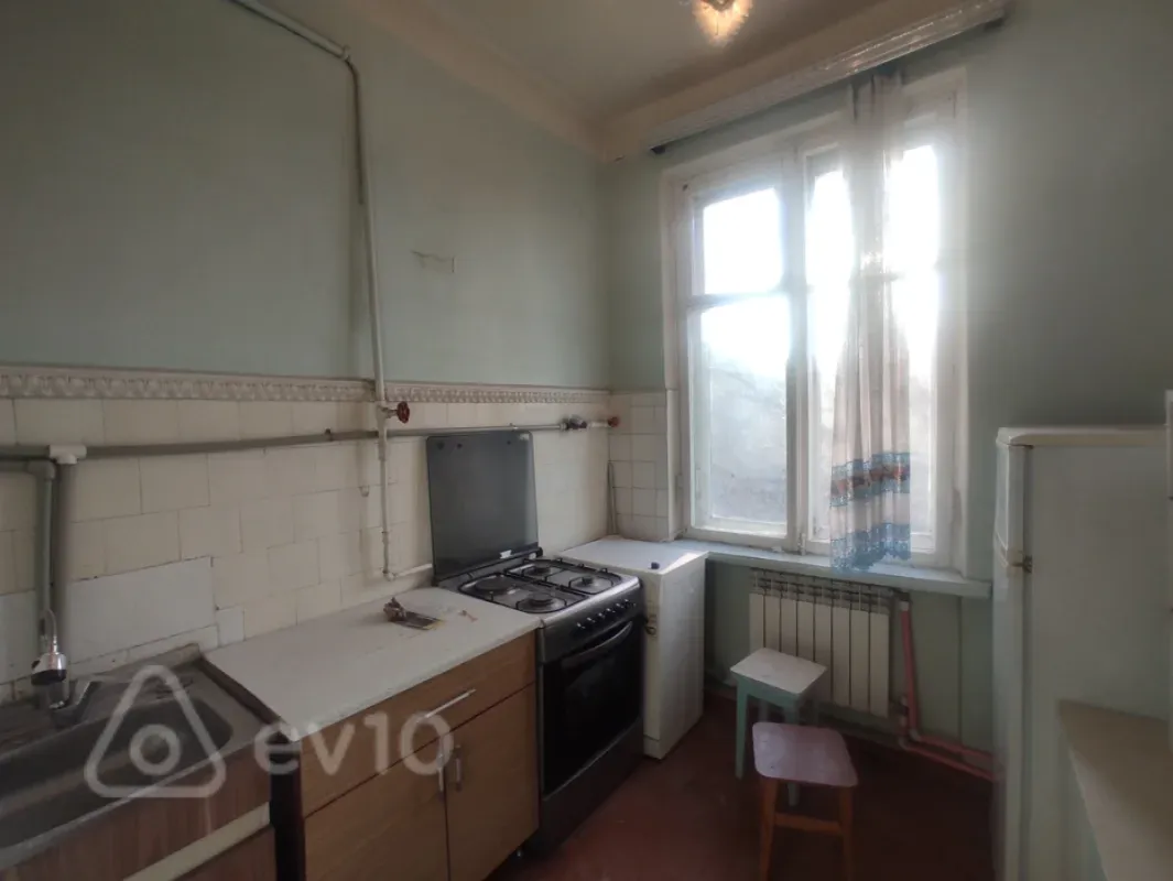 Kirayə verilir 2 otaqlı köhnə tikili 55 m²