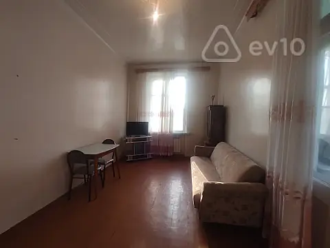 Kirayə verilir 2 otaqlı köhnə tikili 55 m²