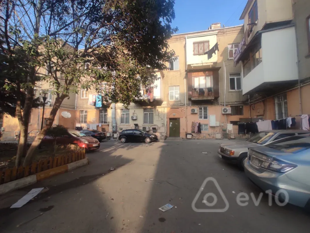 Kirayə verilir 2 otaqlı köhnə tikili 55 m²