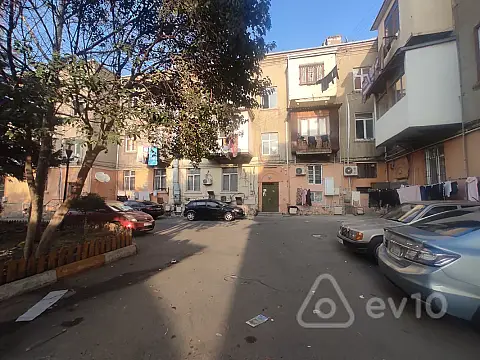 Kirayə verilir 2 otaqlı köhnə tikili 55 m²