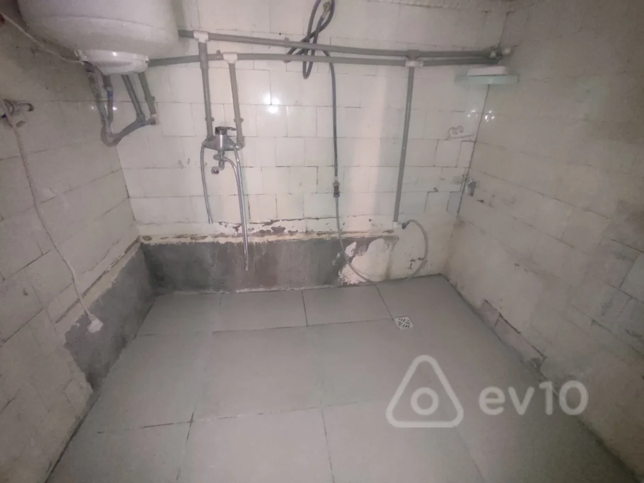 Kirayə verilir 2 otaqlı köhnə tikili 55 m²