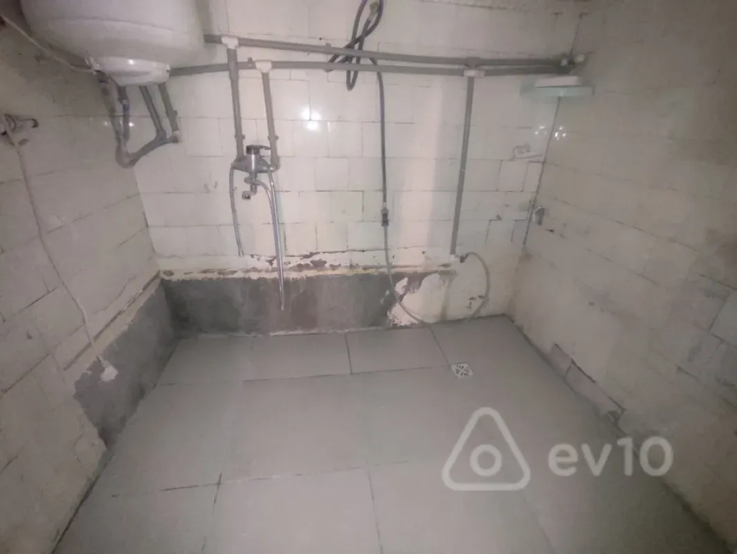 Kirayə verilir 2 otaqlı köhnə tikili 55 m²