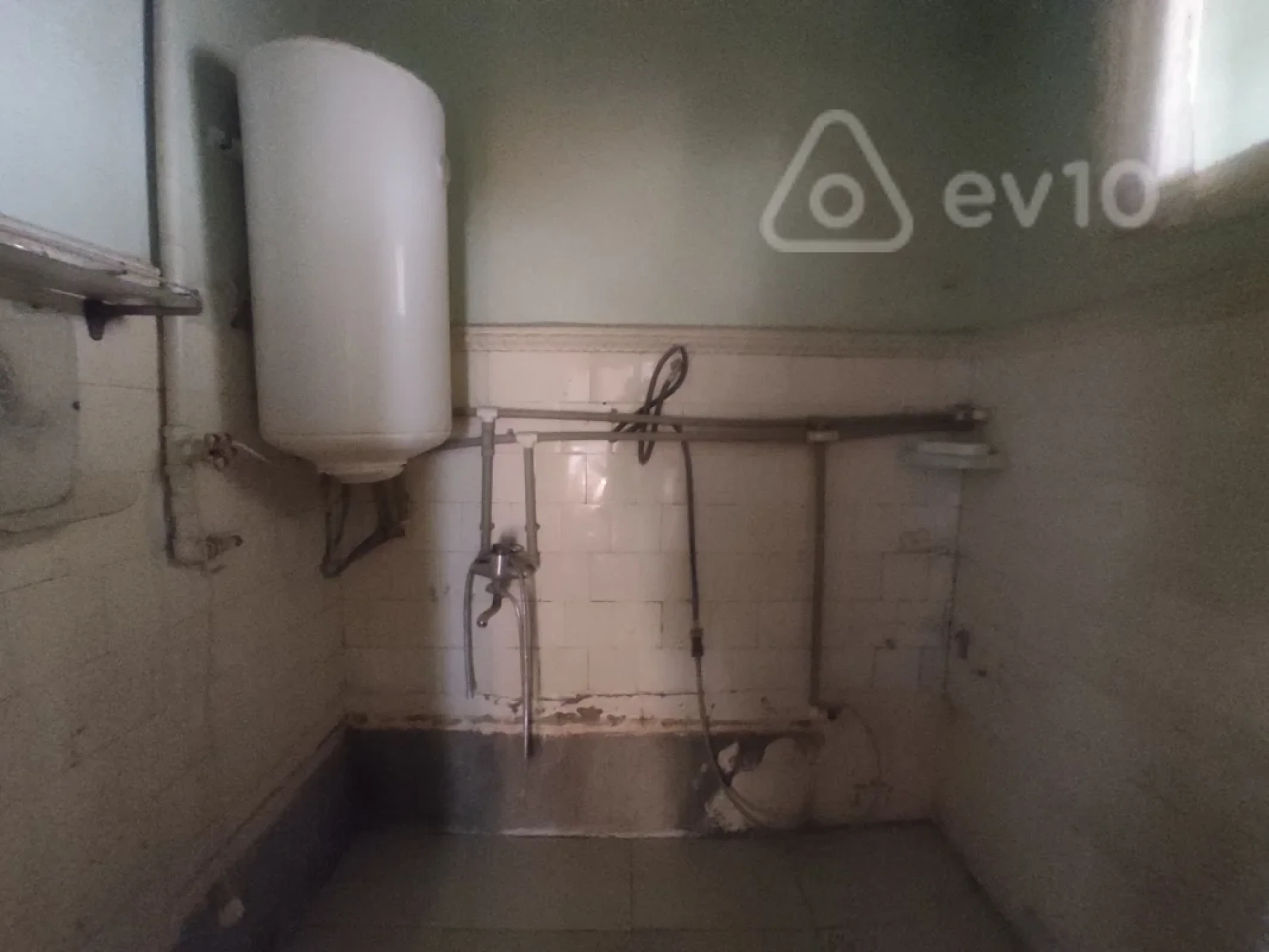 Kirayə verilir 2 otaqlı köhnə tikili 55 m²