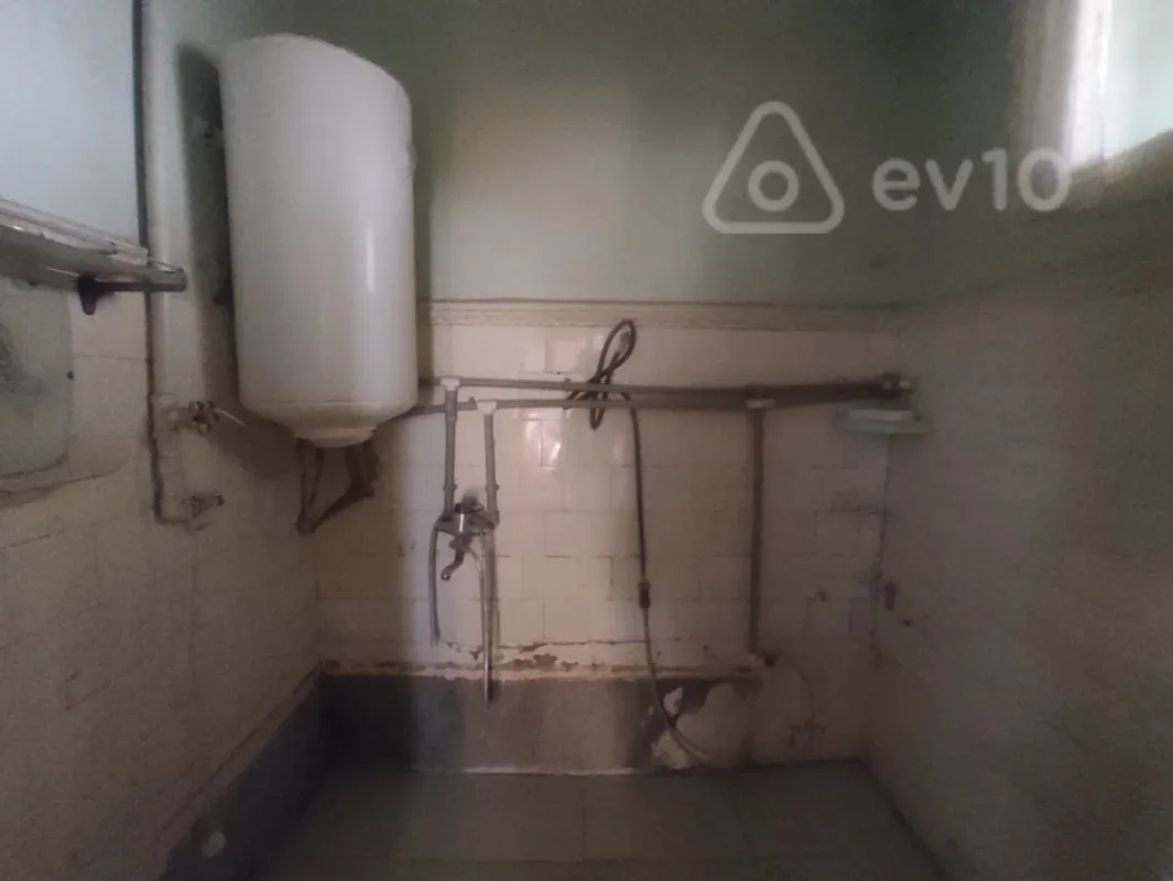 Kirayə verilir 2 otaqlı köhnə tikili 55 m²