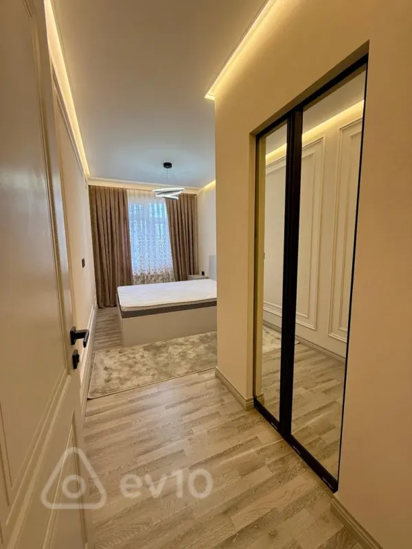 Kirayə verilir 2 otaqlı köhnə tikili 68 m²