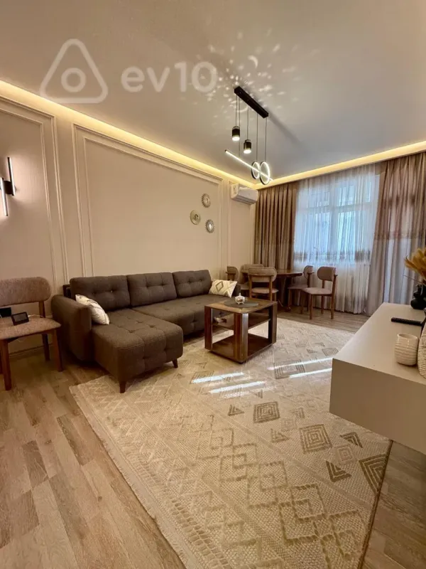 Kirayə verilir 2 otaqlı köhnə tikili 68 m²