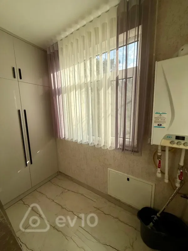 Kirayə verilir 2 otaqlı köhnə tikili 68 m²