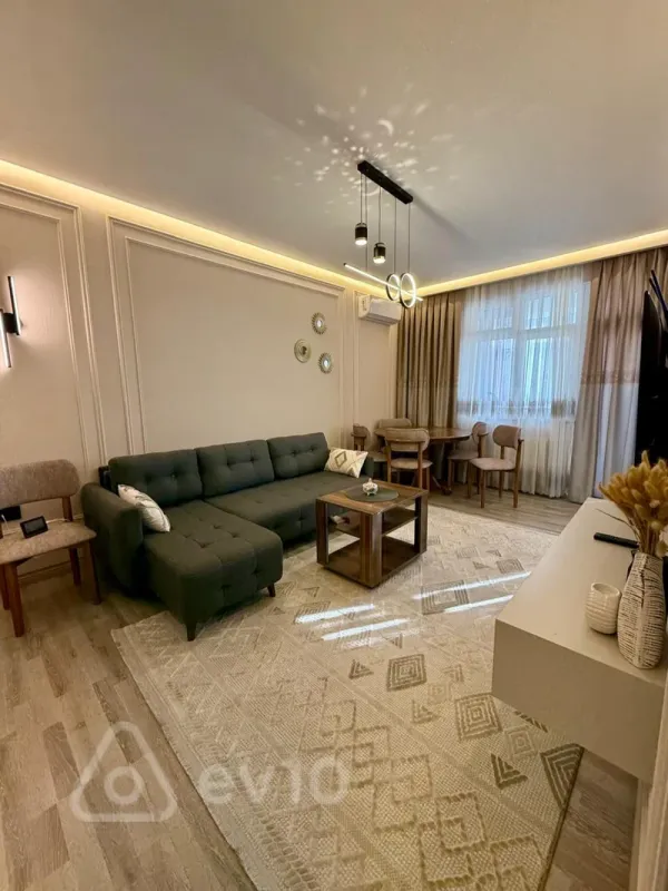 Kirayə verilir 2 otaqlı köhnə tikili 68 m²