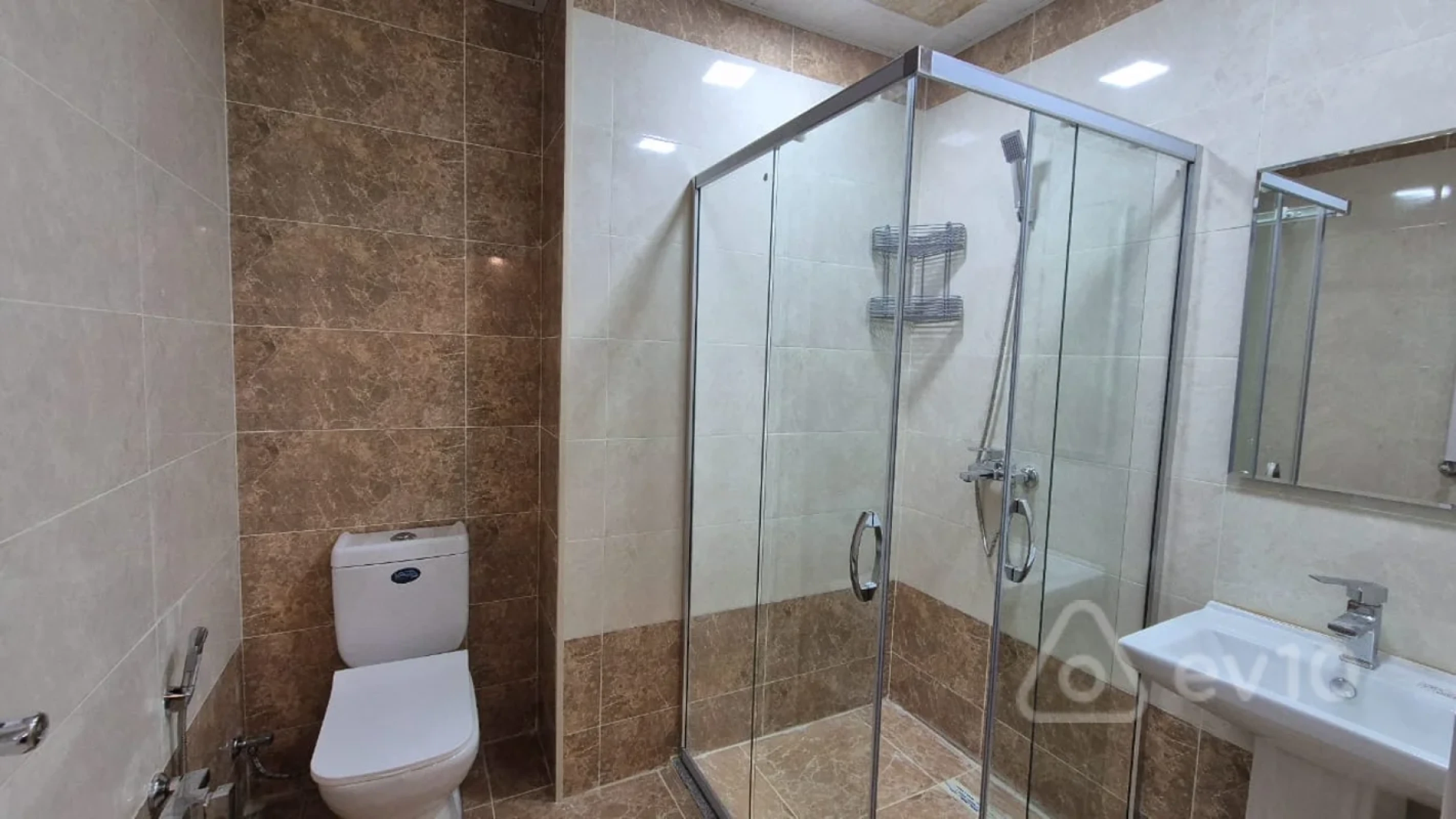 Kirayə verilir 2 otaqlı yeni tikili 77 m²