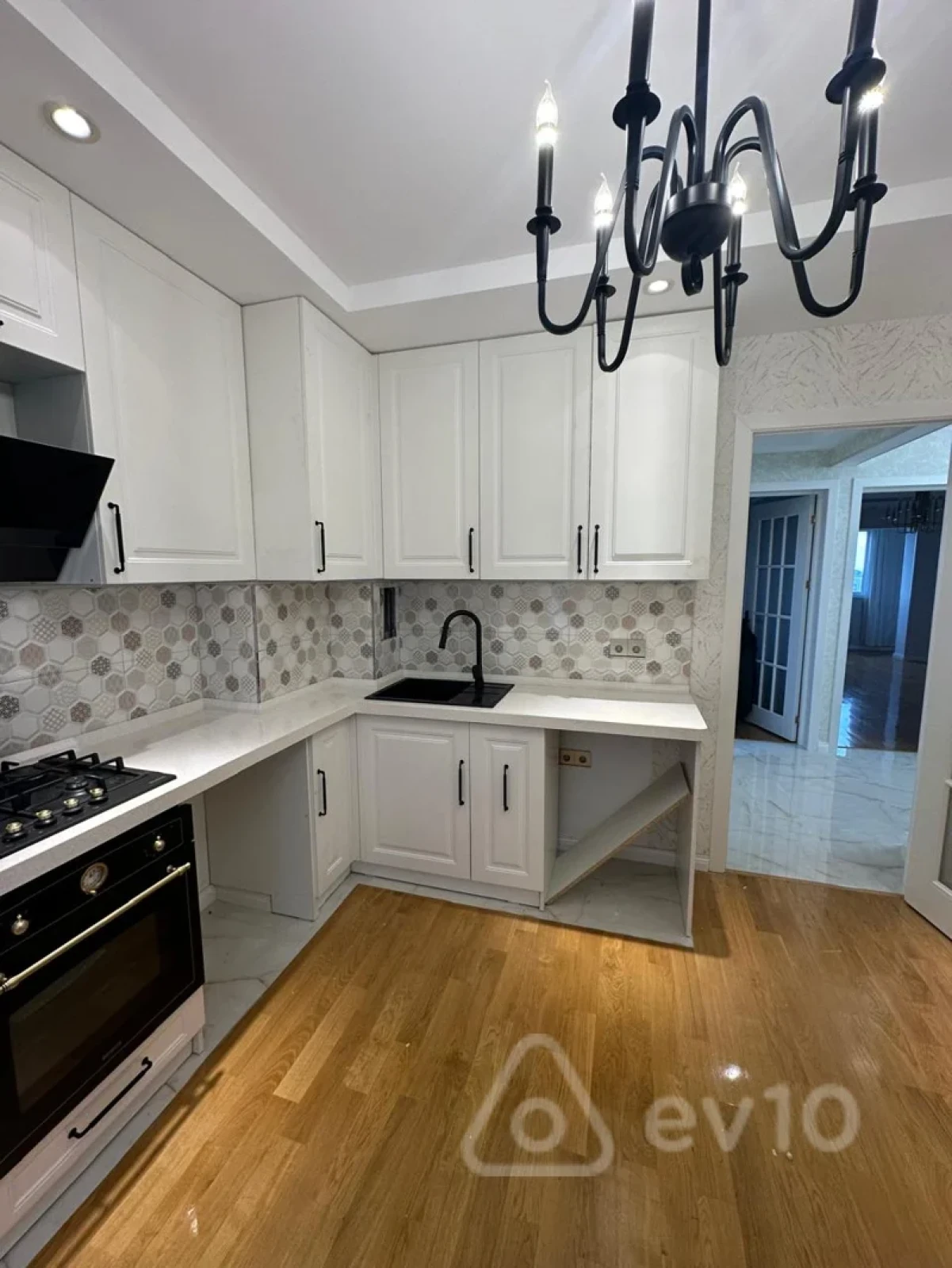 Satılır 3 otaqlı köhnə tikili 95 m²