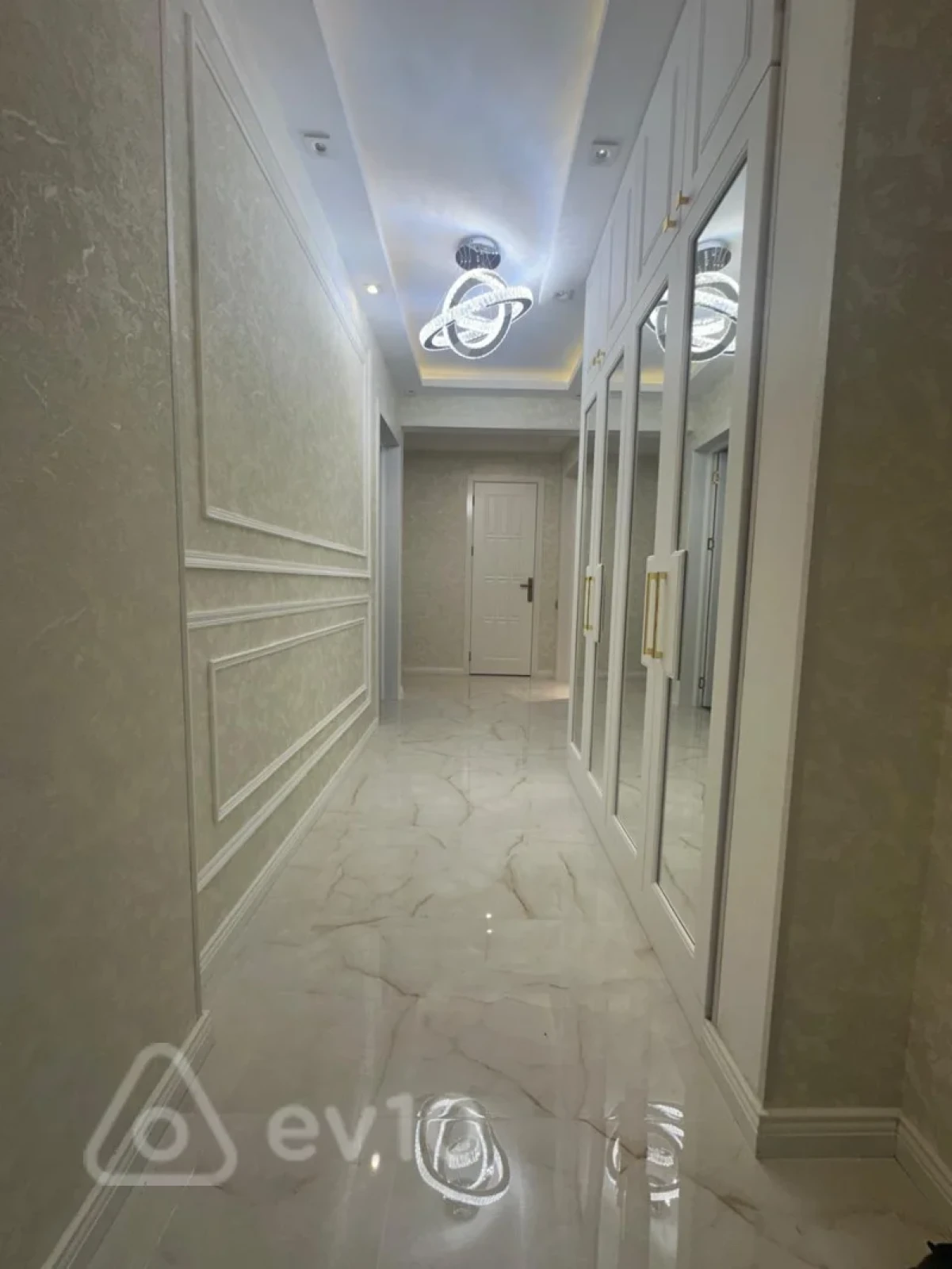 Satılır 3 otaqlı köhnə tikili 95 m²