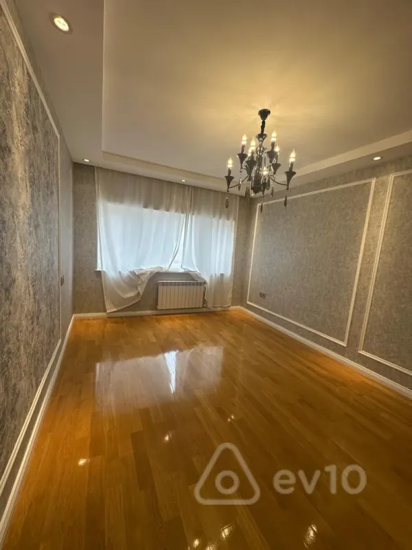 Satılır 3 otaqlı köhnə tikili 95 m²