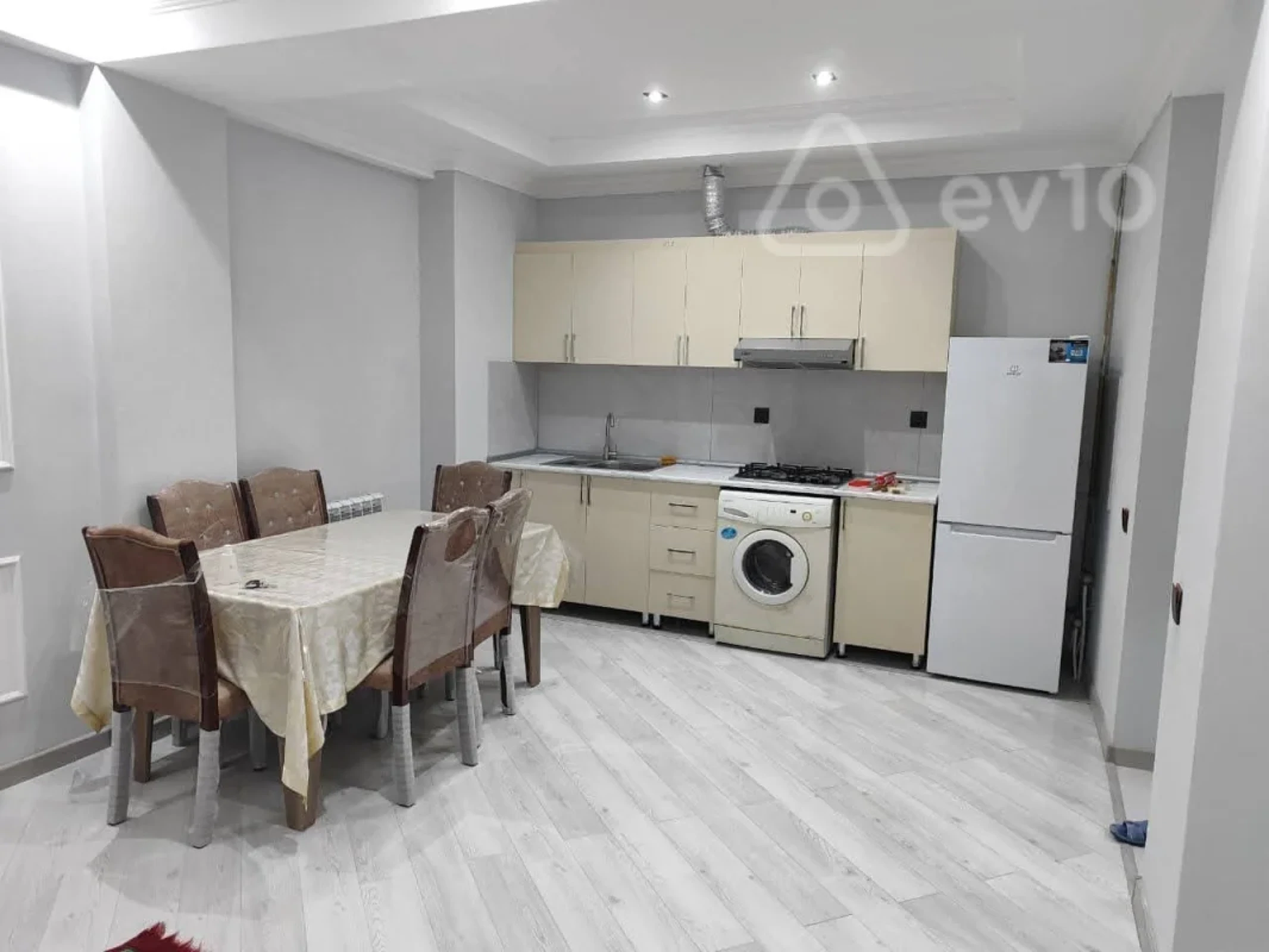 Kirayə verilir 3 otaqlı yeni tikili 65 m²
