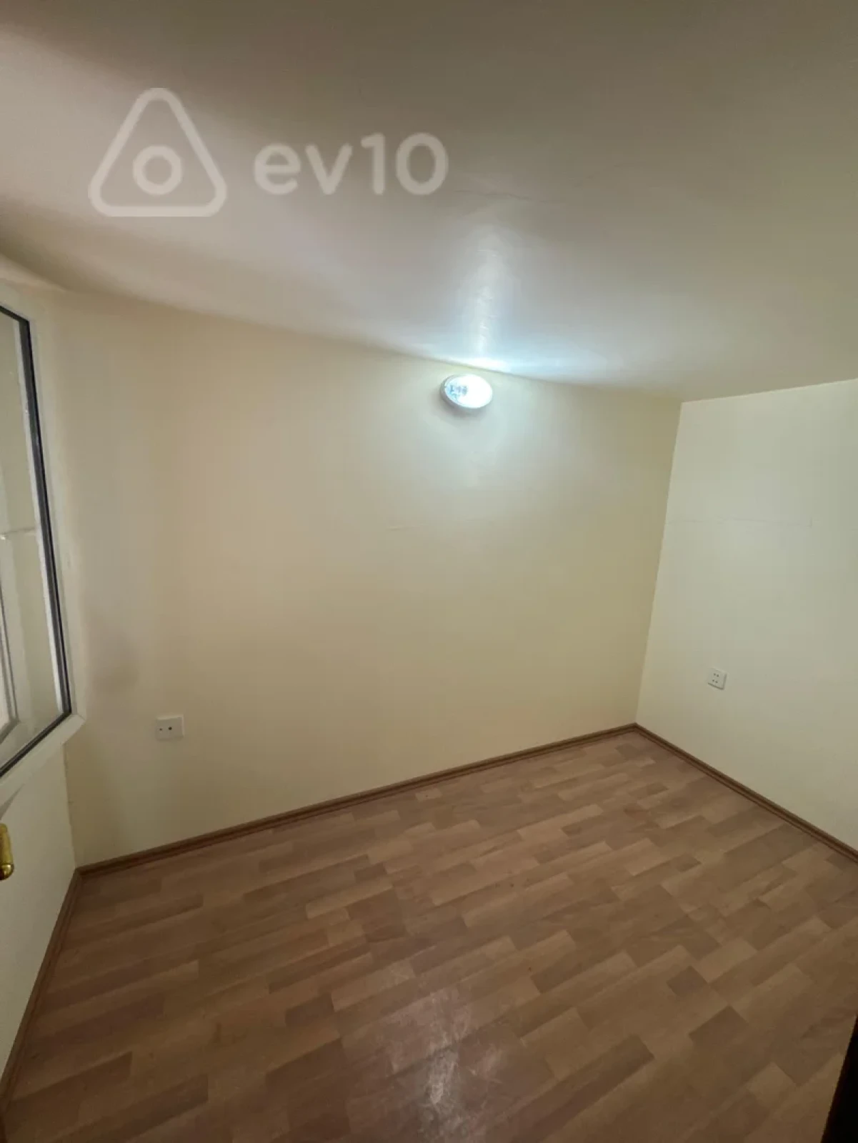 Satılır mənzil 60 m²