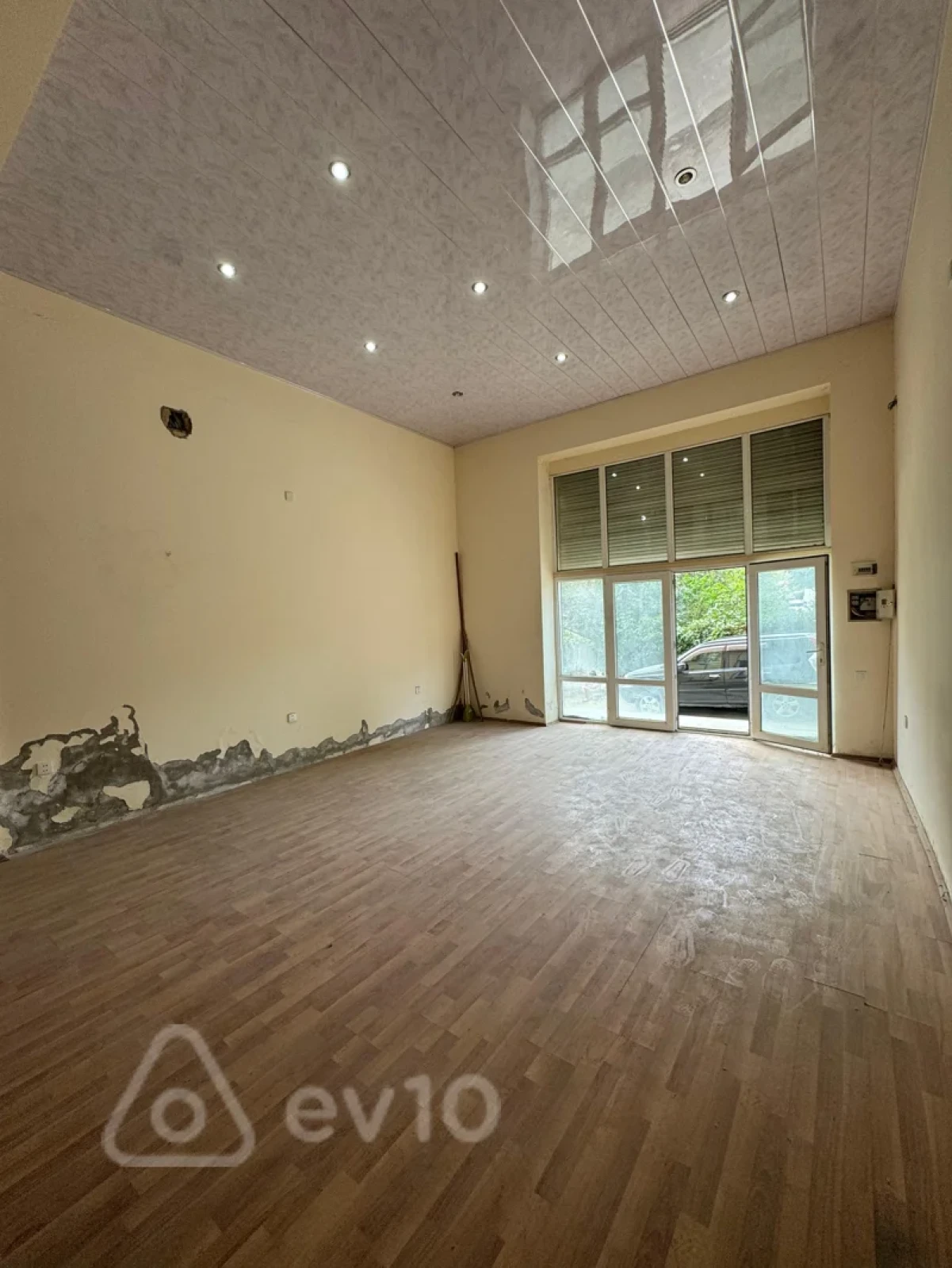 Satılır mənzil 60 m²