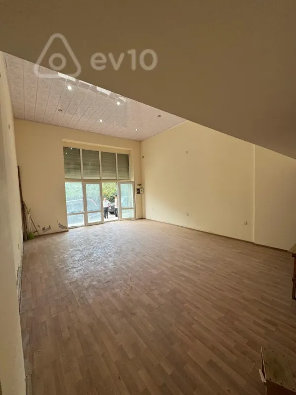 Satılır mənzil 60 m²