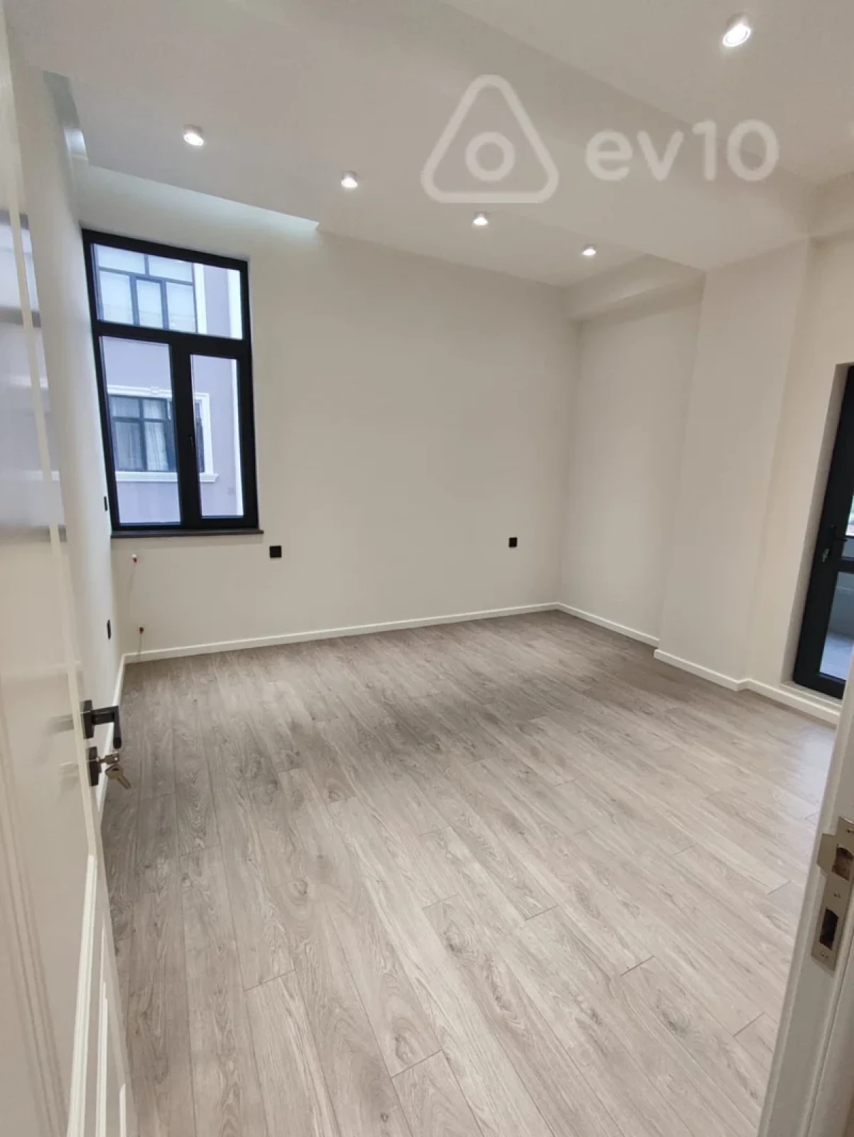 Satılır 3 otaqlı yeni tikili 122 m²