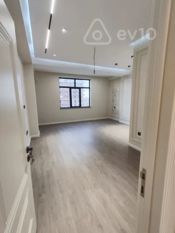 Satılır 3 otaqlı yeni tikili 122 m²