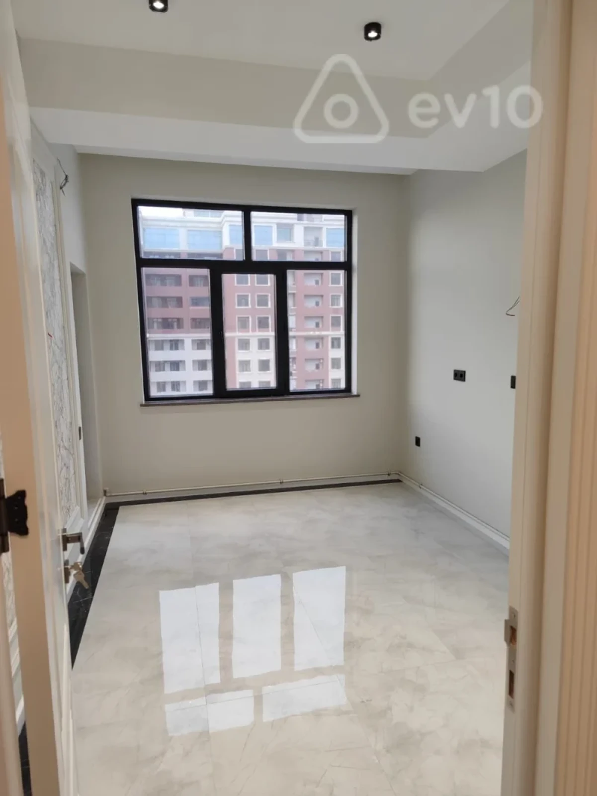 Satılır 3 otaqlı yeni tikili 122 m²