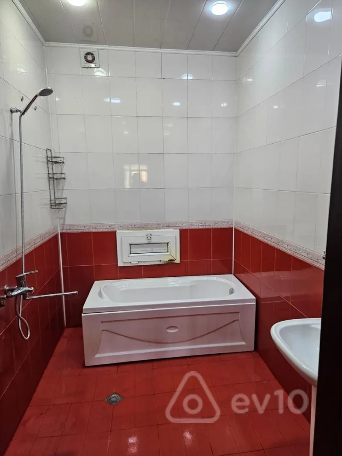 Satılır 3 otaqlı yeni tikili 138 m²