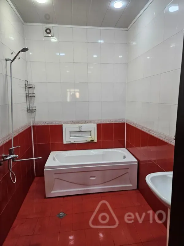 Satılır 3 otaqlı yeni tikili 138 m²