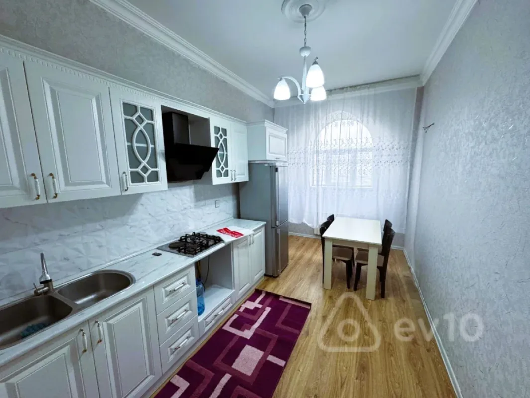 Kirayə verilir 2 otaqlı yeni tikili 80 m²
