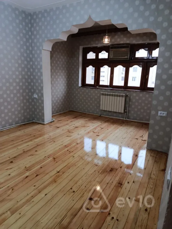 Satılır 3 otaqlı köhnə tikili 70 m²