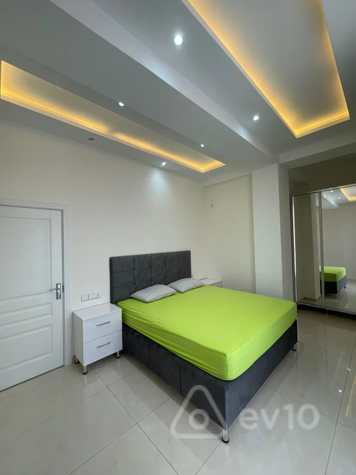 Kirayə verilir 3 otaqlı yeni tikili 110 m²