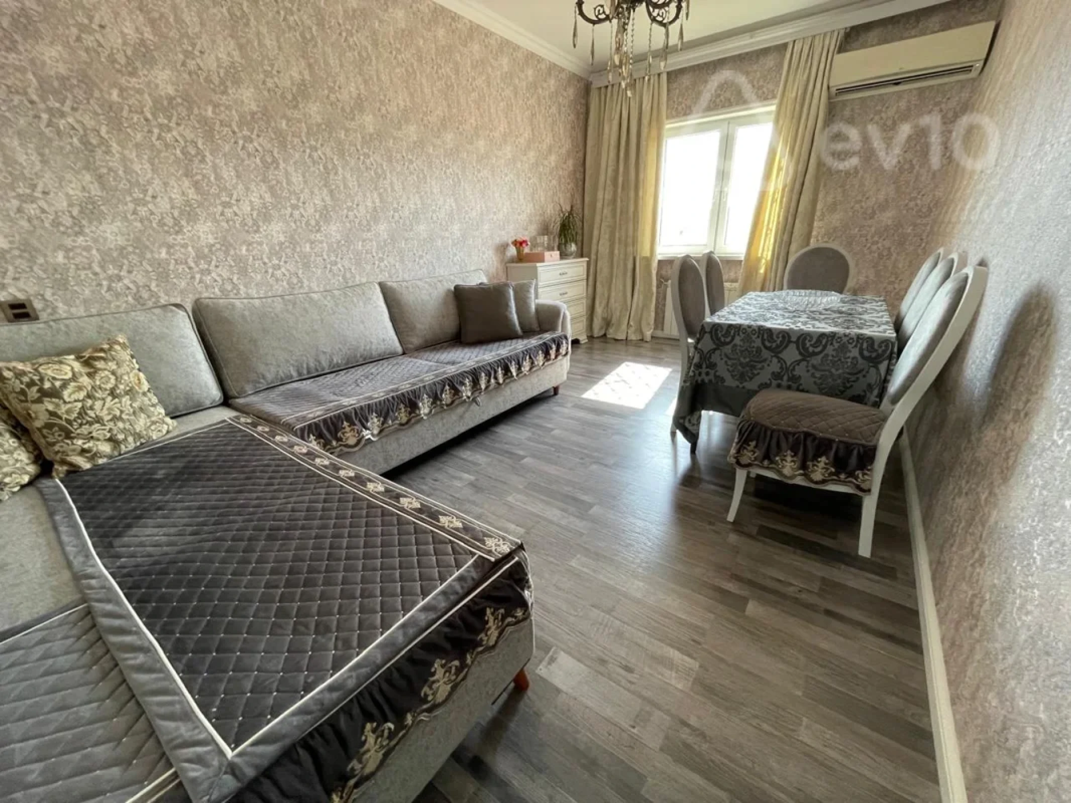 Satılır 2 otaqlı köhnə tikili 60 m²