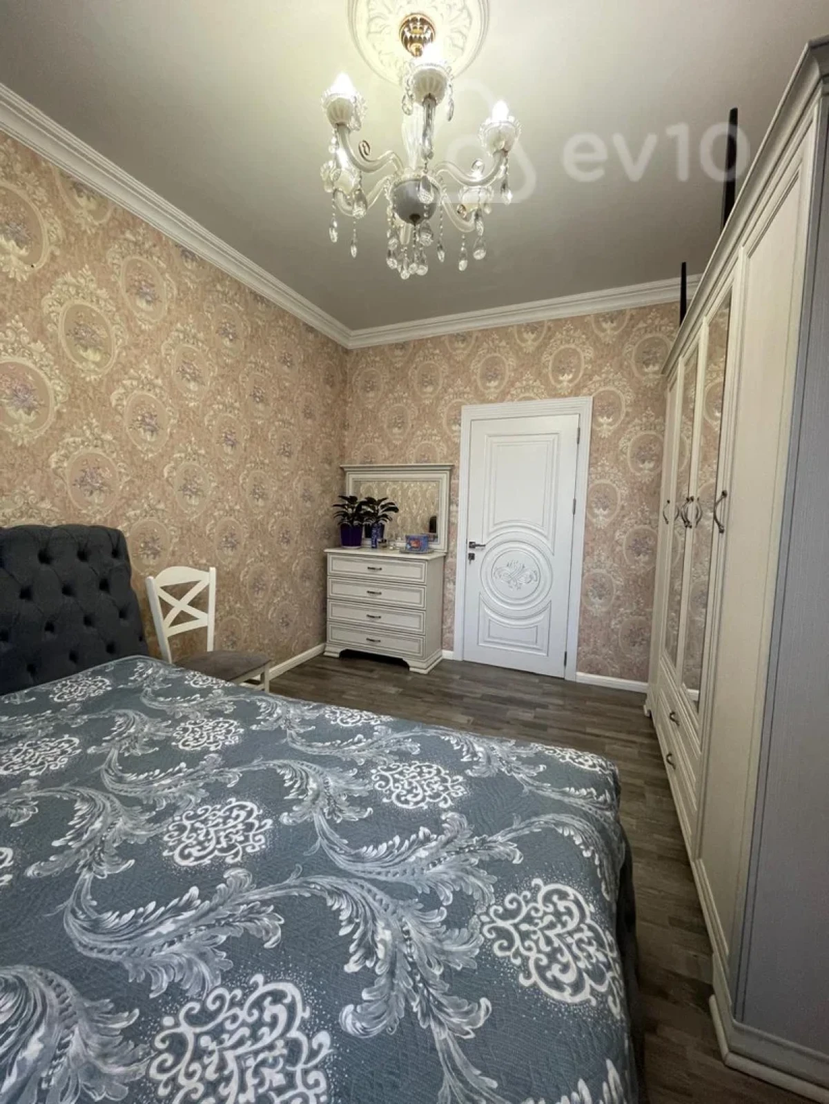 Satılır 2 otaqlı köhnə tikili 60 m²