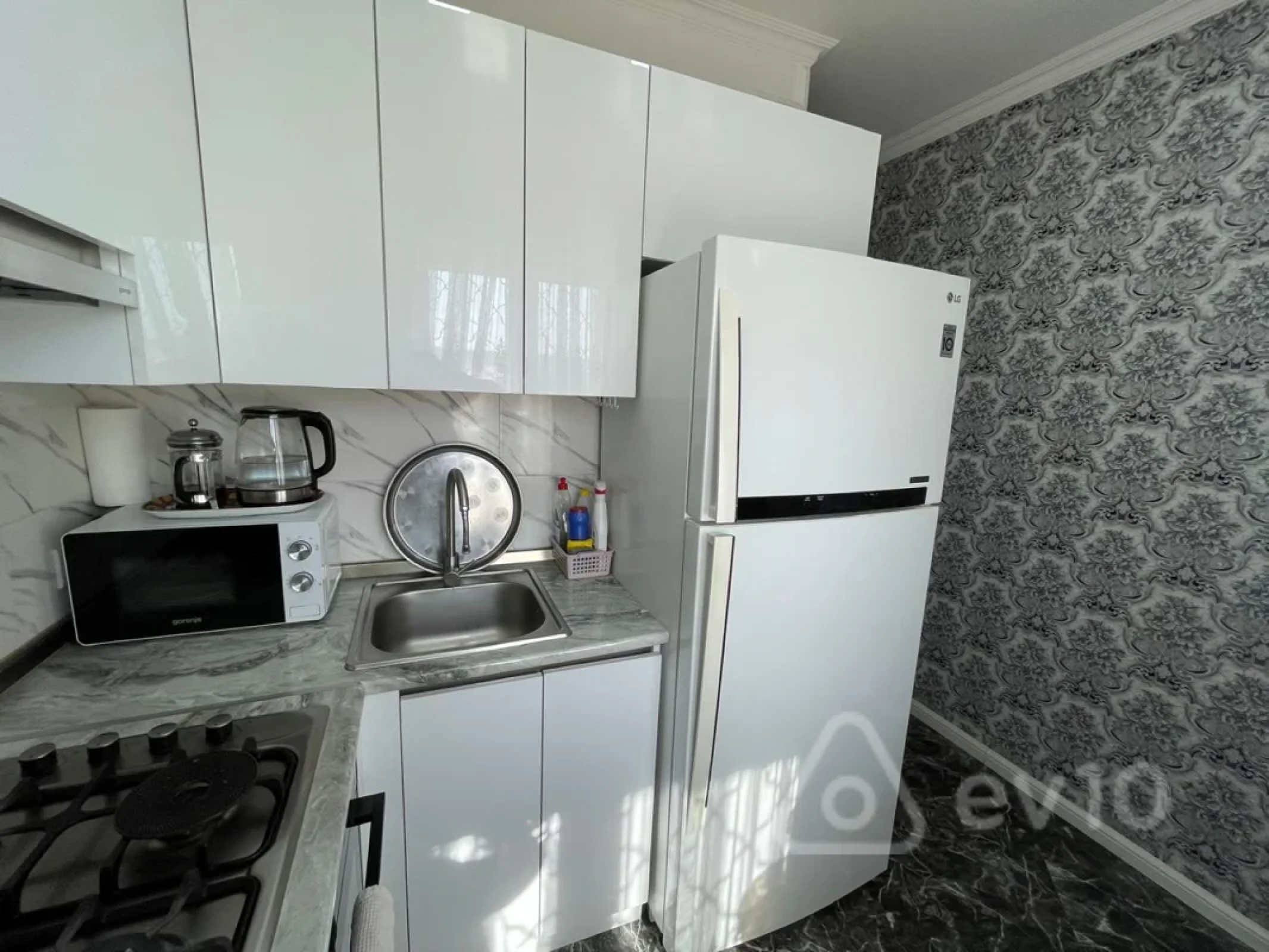 Satılır 2 otaqlı köhnə tikili 60 m²