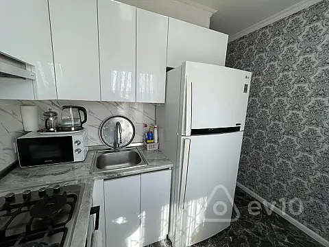 Satılır 2 otaqlı köhnə tikili 60 m²