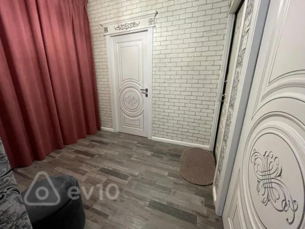 Satılır 2 otaqlı köhnə tikili 60 m²